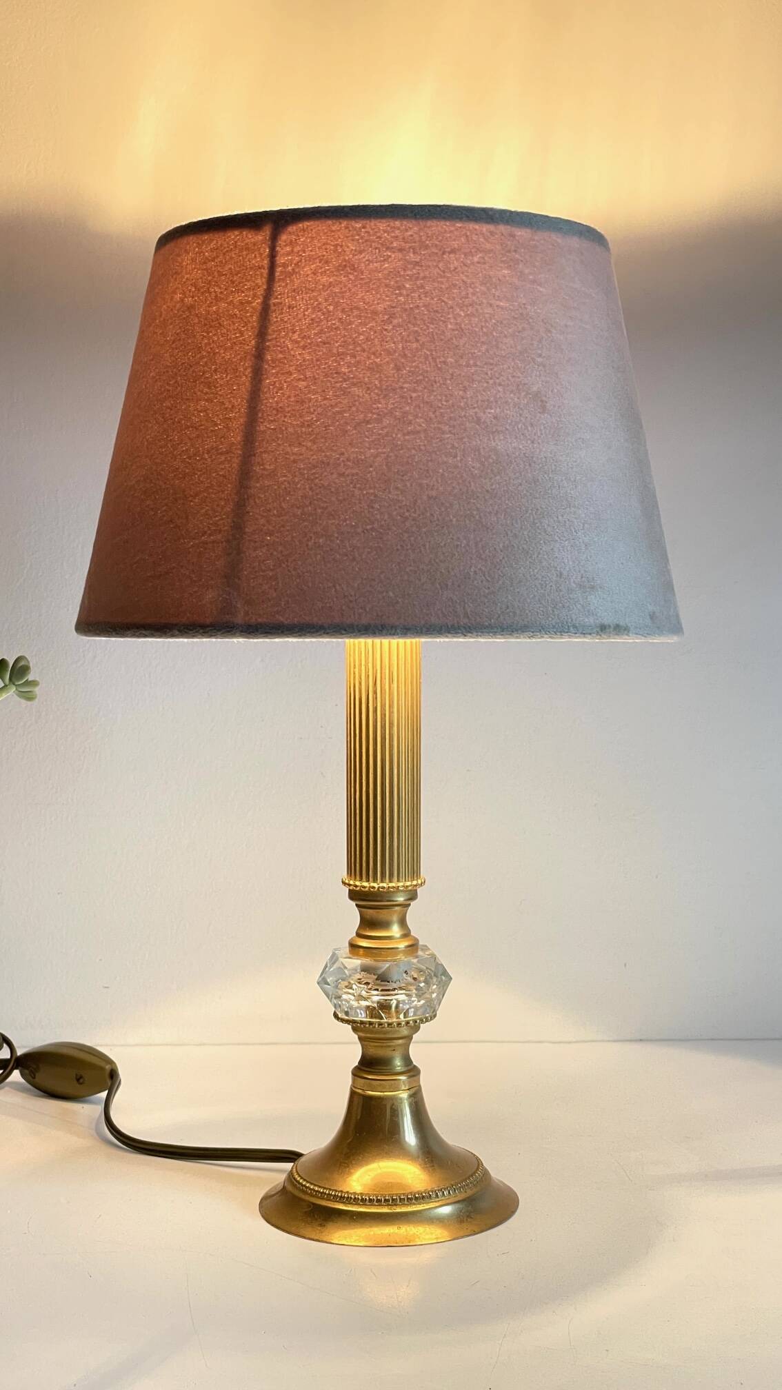 Lampe vintage en métal doré et cristal