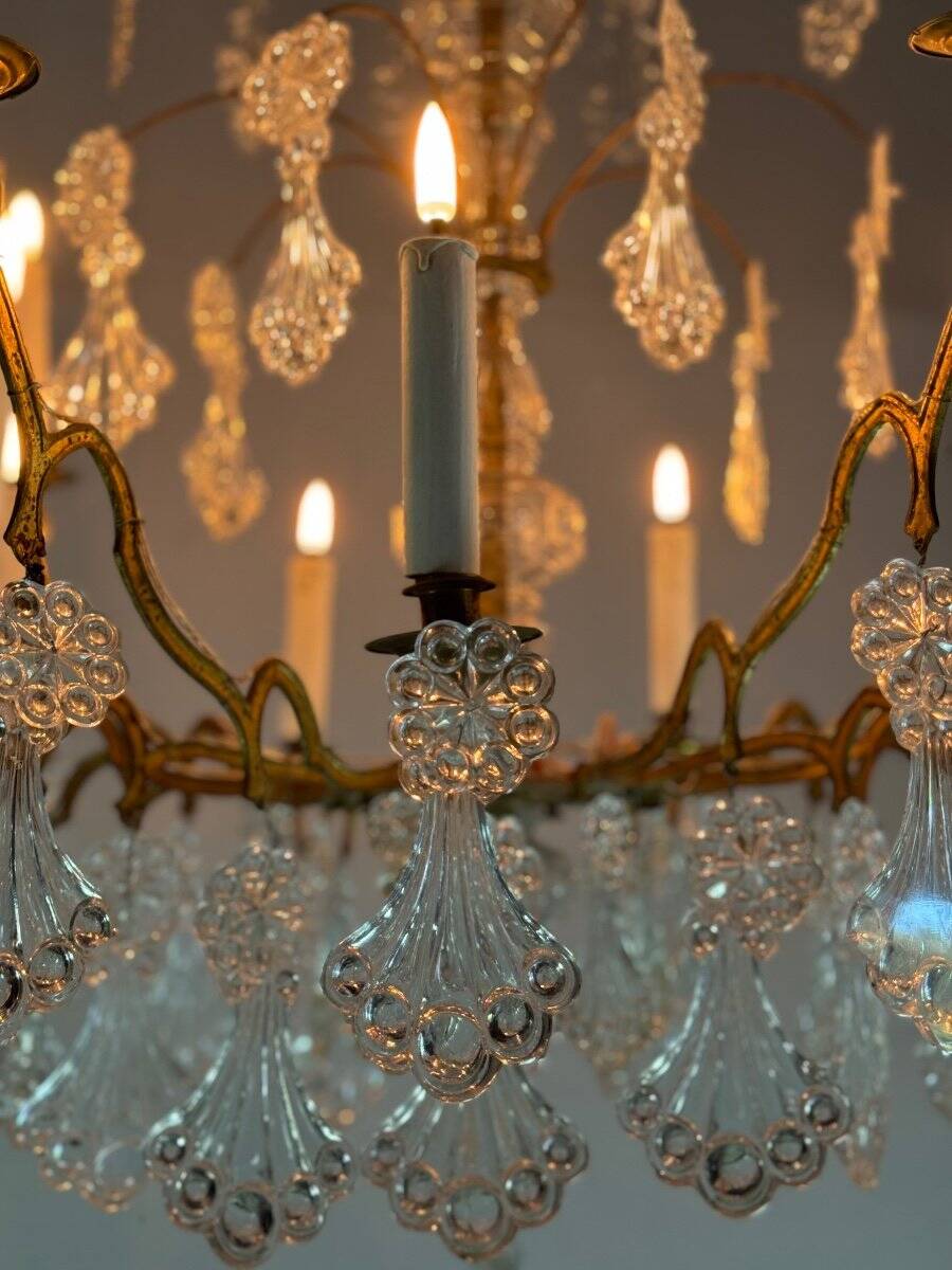 Gilt bronze cage chandelier decorated with glass pendants in the shape of peacock feathers circa 1800