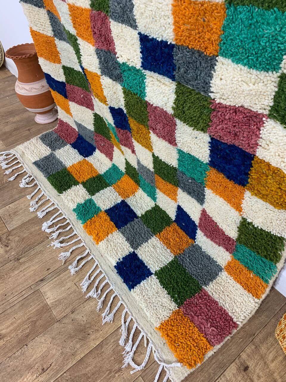 Handcrafted moroccan berber rug 213 x 160 cm