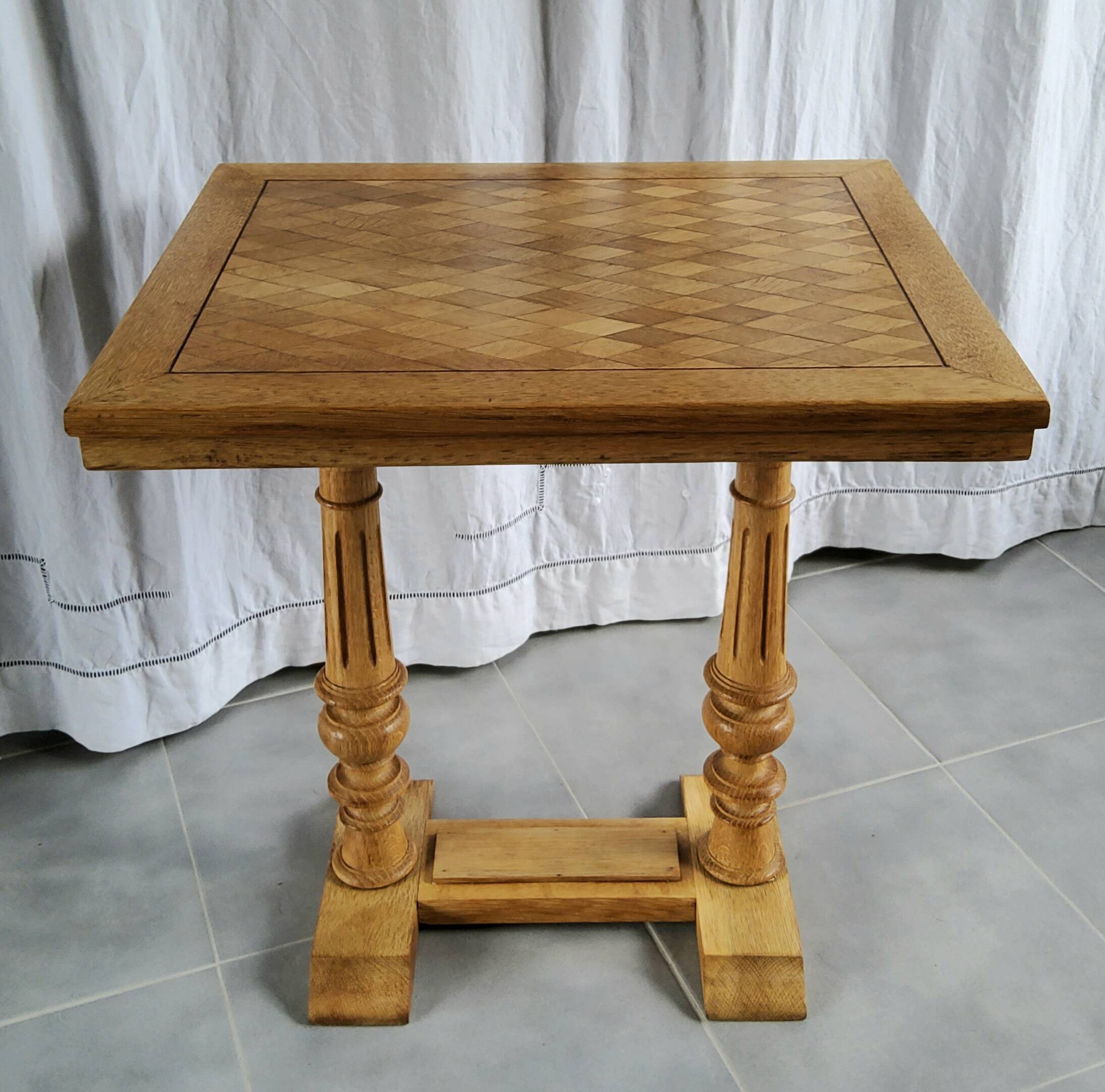 Coffee table/pedestal table
