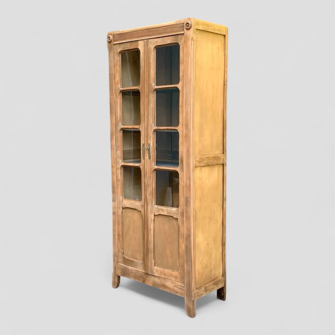 Armoire parisienne vitrée en bois brut, 1940