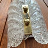 Murano wall lamp in cracked glass and gilded brass, Italian design 1970