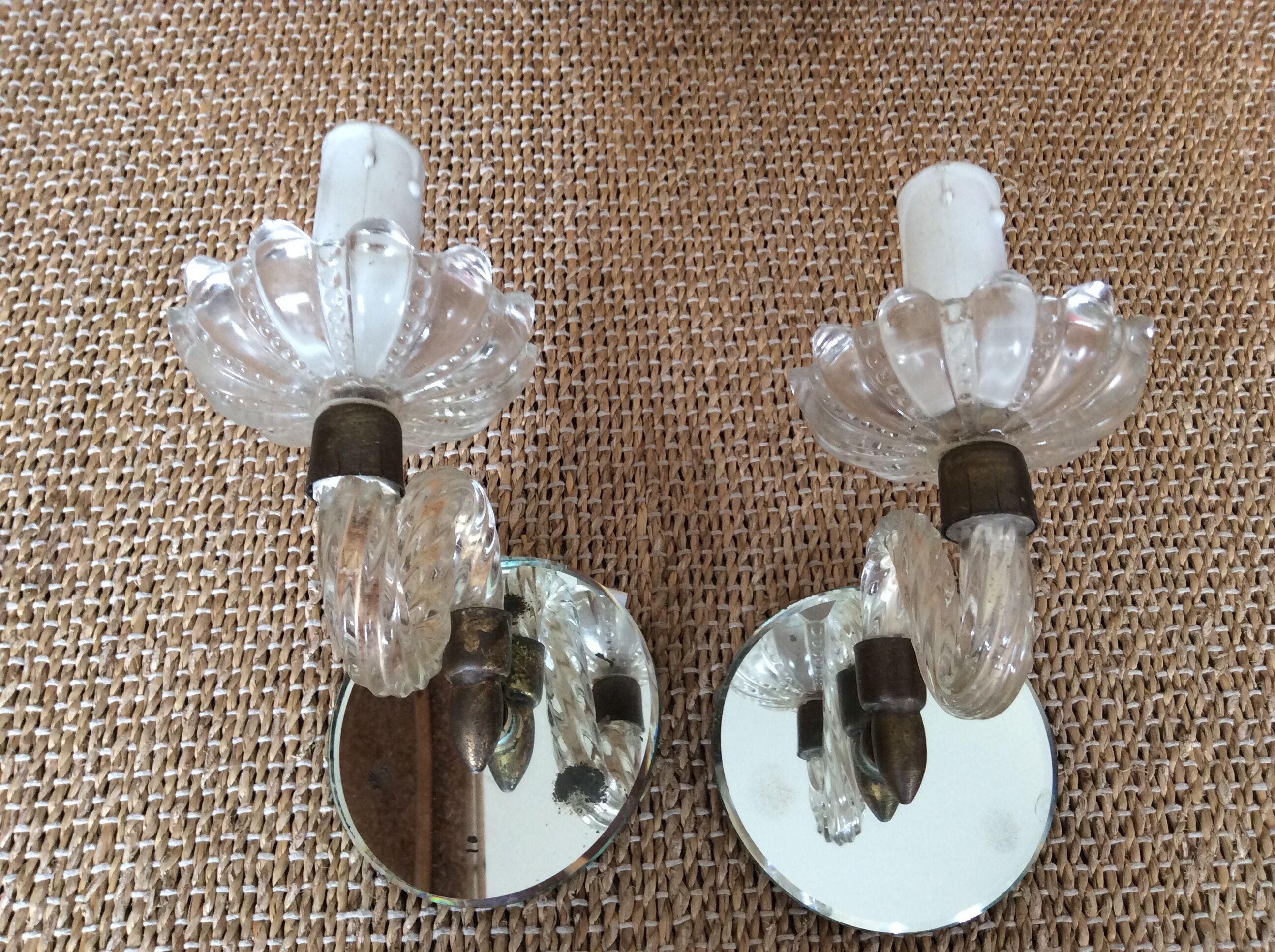 2 wall sconces