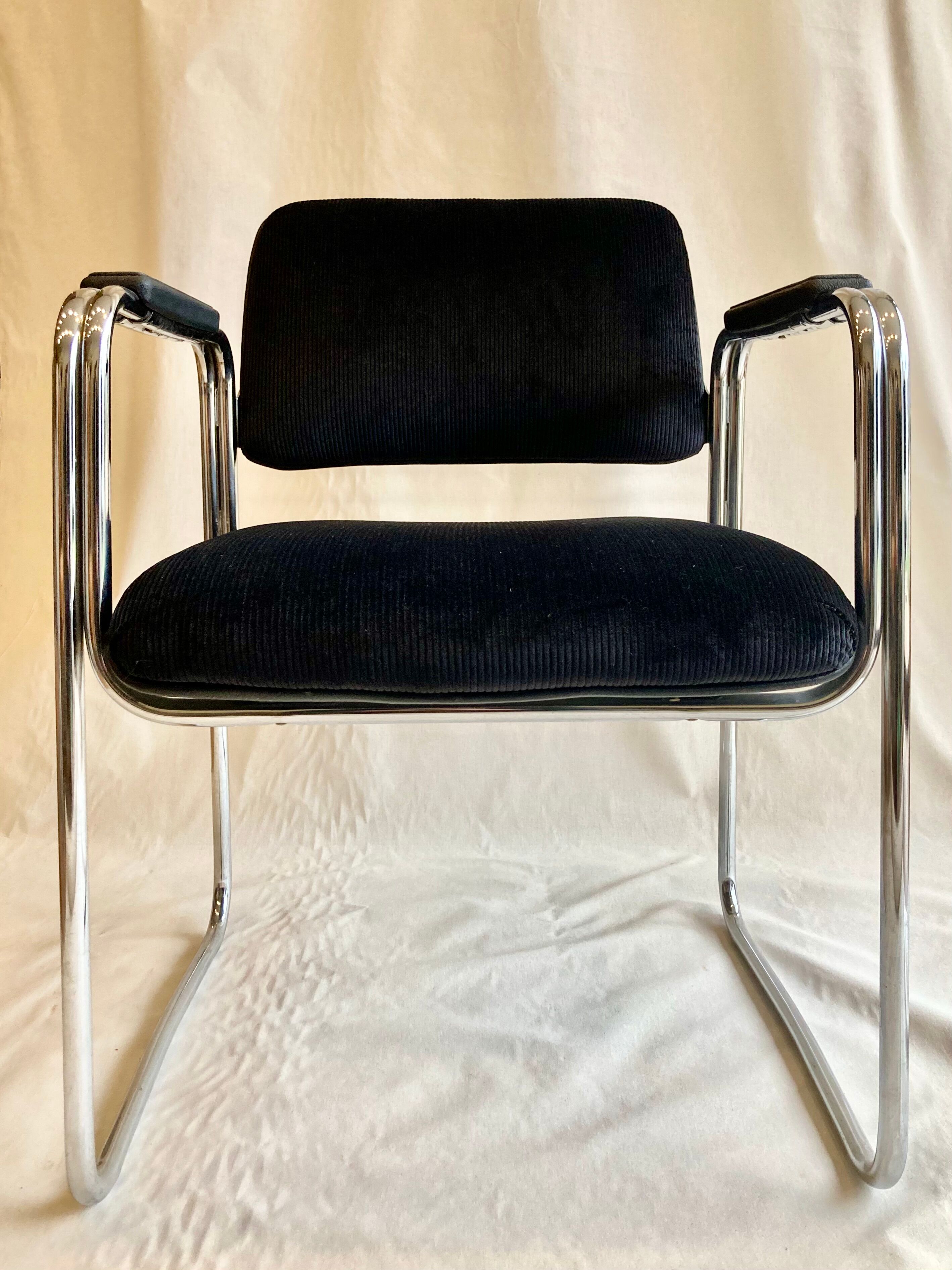 Fauteuil et 2 chaises design, chrome tubulaire