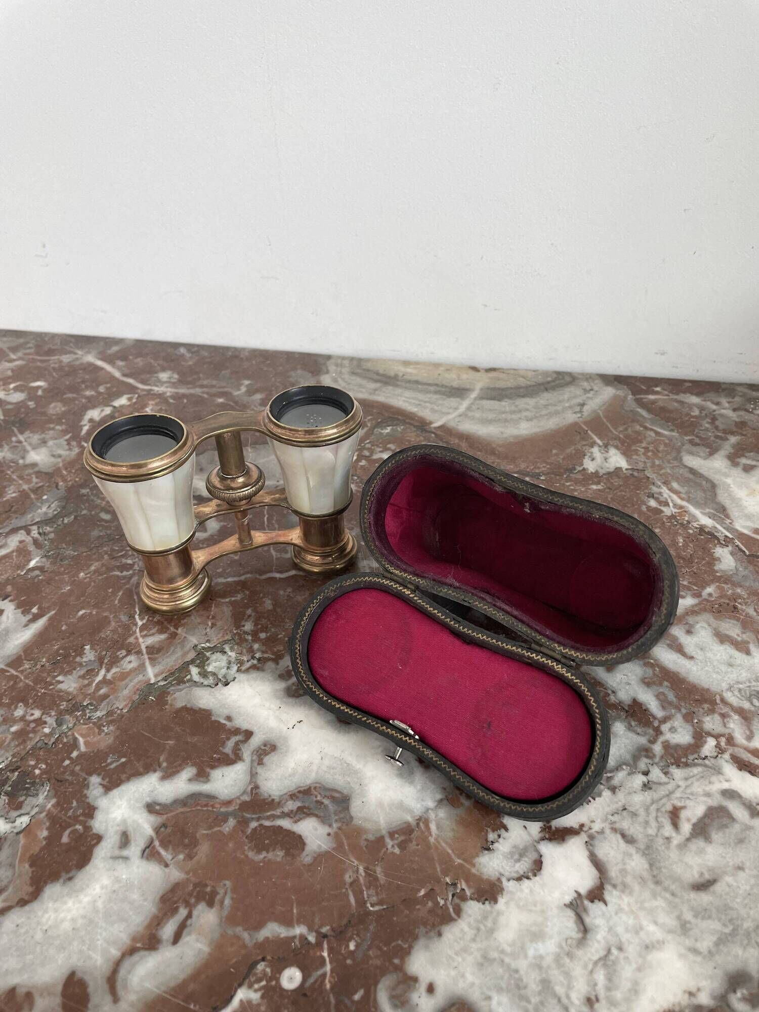 Pair of binoculars, theater, opera, mother-of-pearl, gilded brass, early twentieth century, curiosity object, showcase