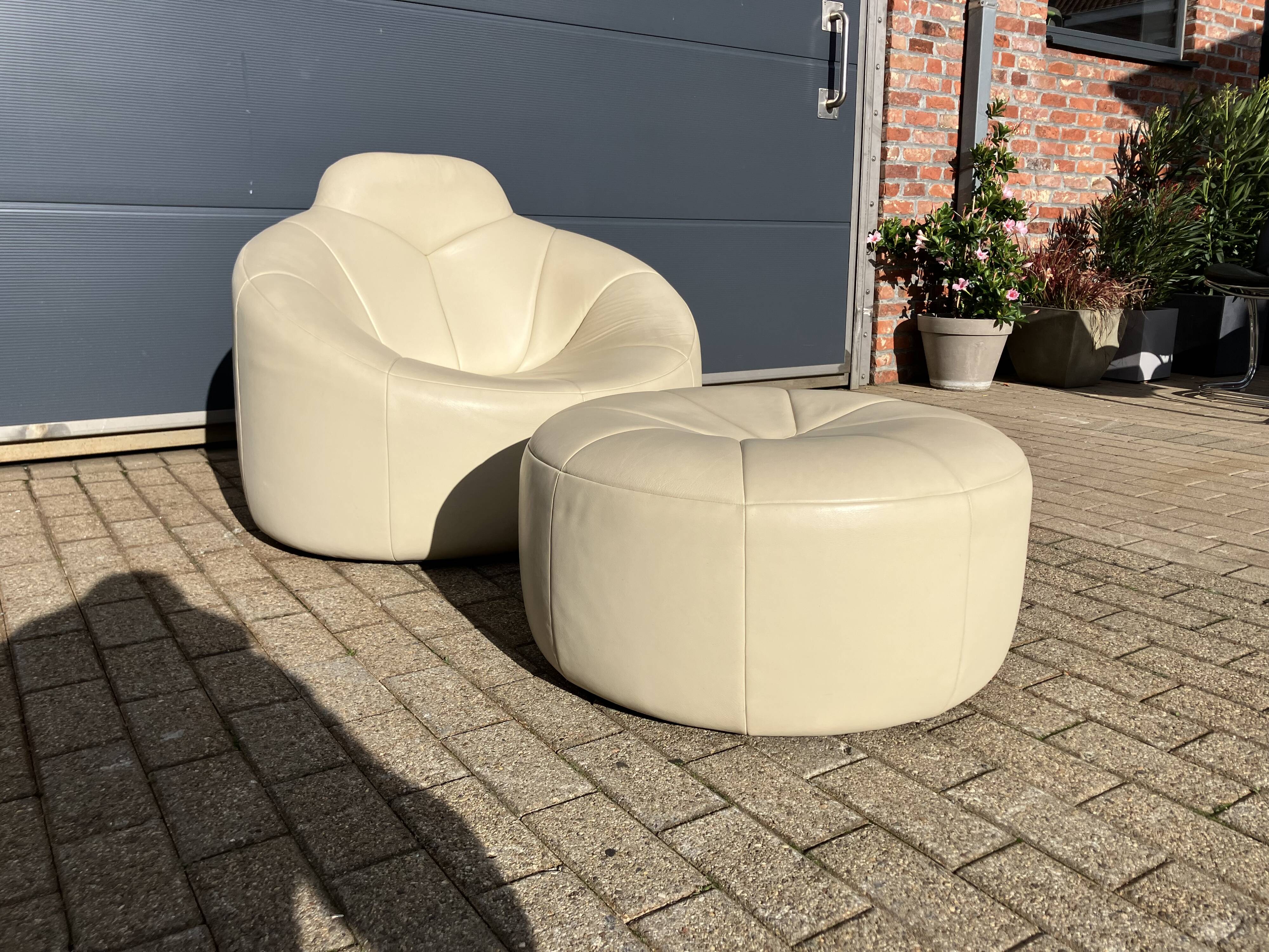 Ligne Roset Pumpkin 1-seater + pouf in beige leather by Pierre Paulin