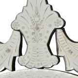 Oval mirror called Venice