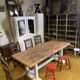 Table plateau bois brut.