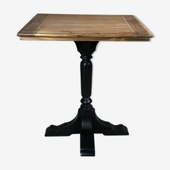 Bistro table in wood black foot and raw top