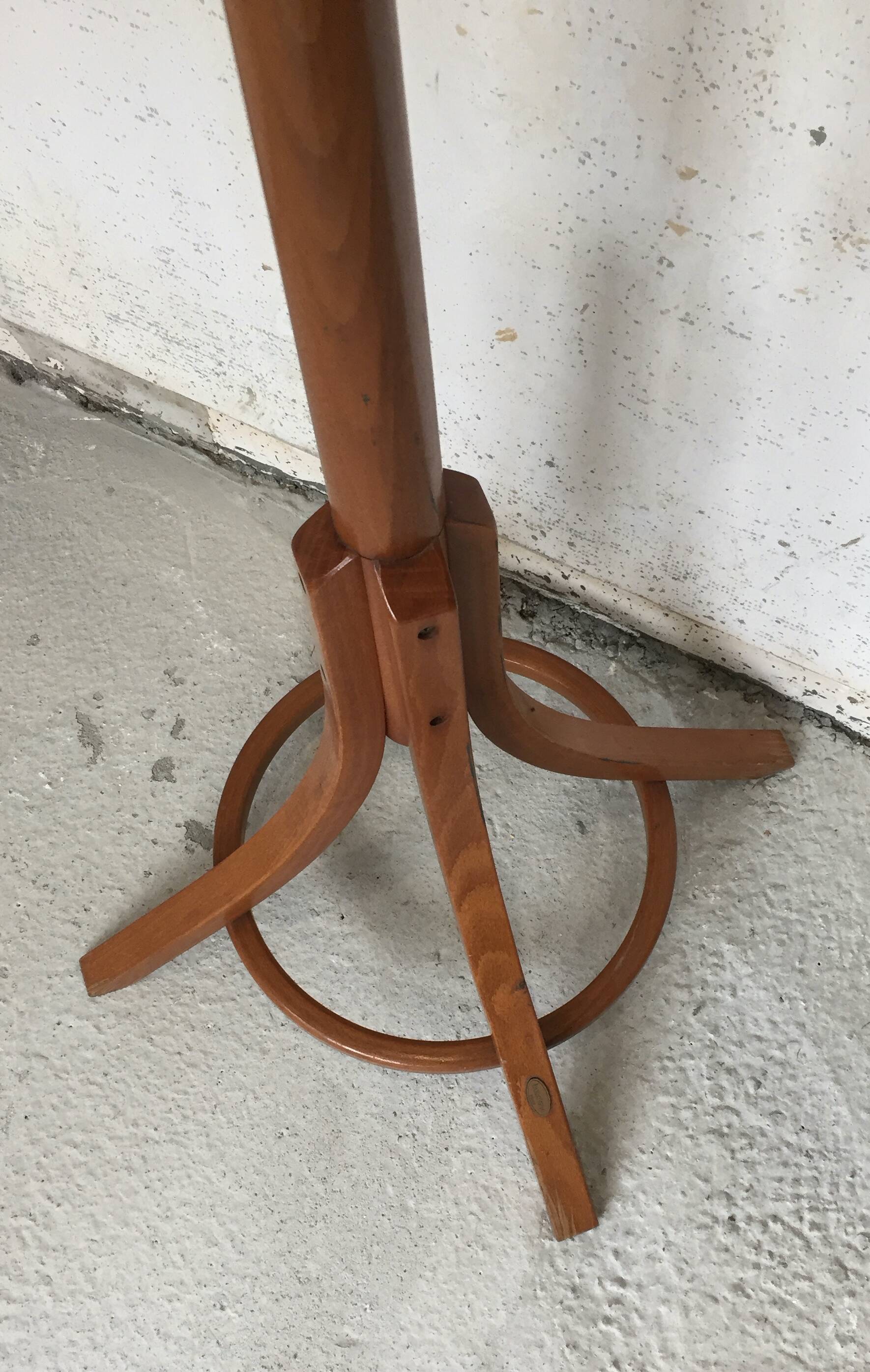 Baumann parrot coat rack