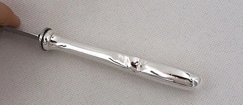 Boulenger Rambouillet 12 dessert, cheese, and fruit knives in silver-plated metal.