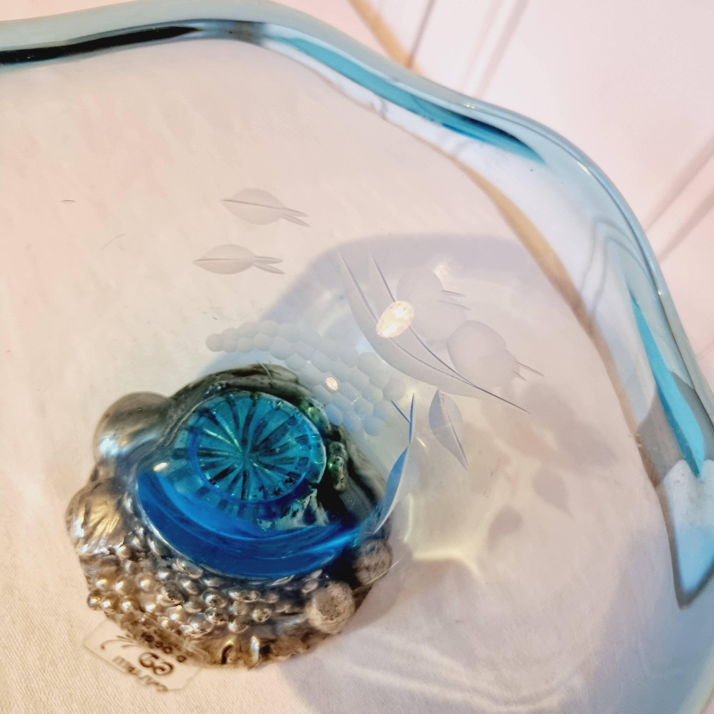 centerpiece with silkscreen and metal base