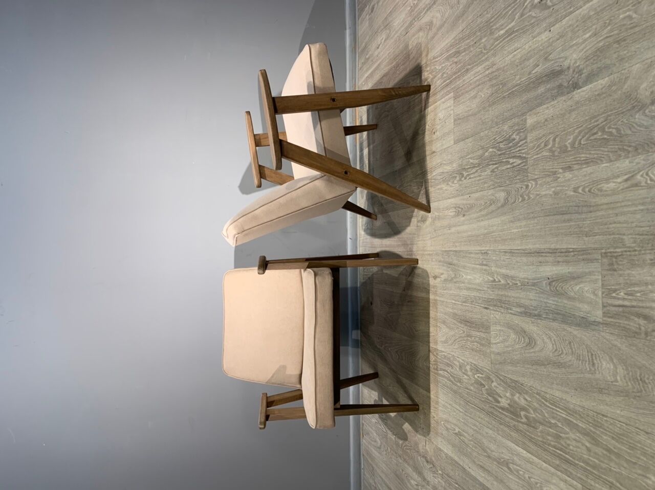 Paire de fauteuils conçus par Józef Chierowski 60
