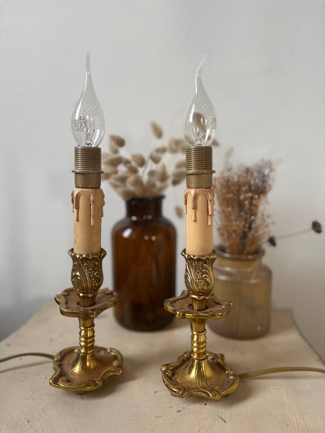 Paire de lampes en bronze rocaille Louis XV