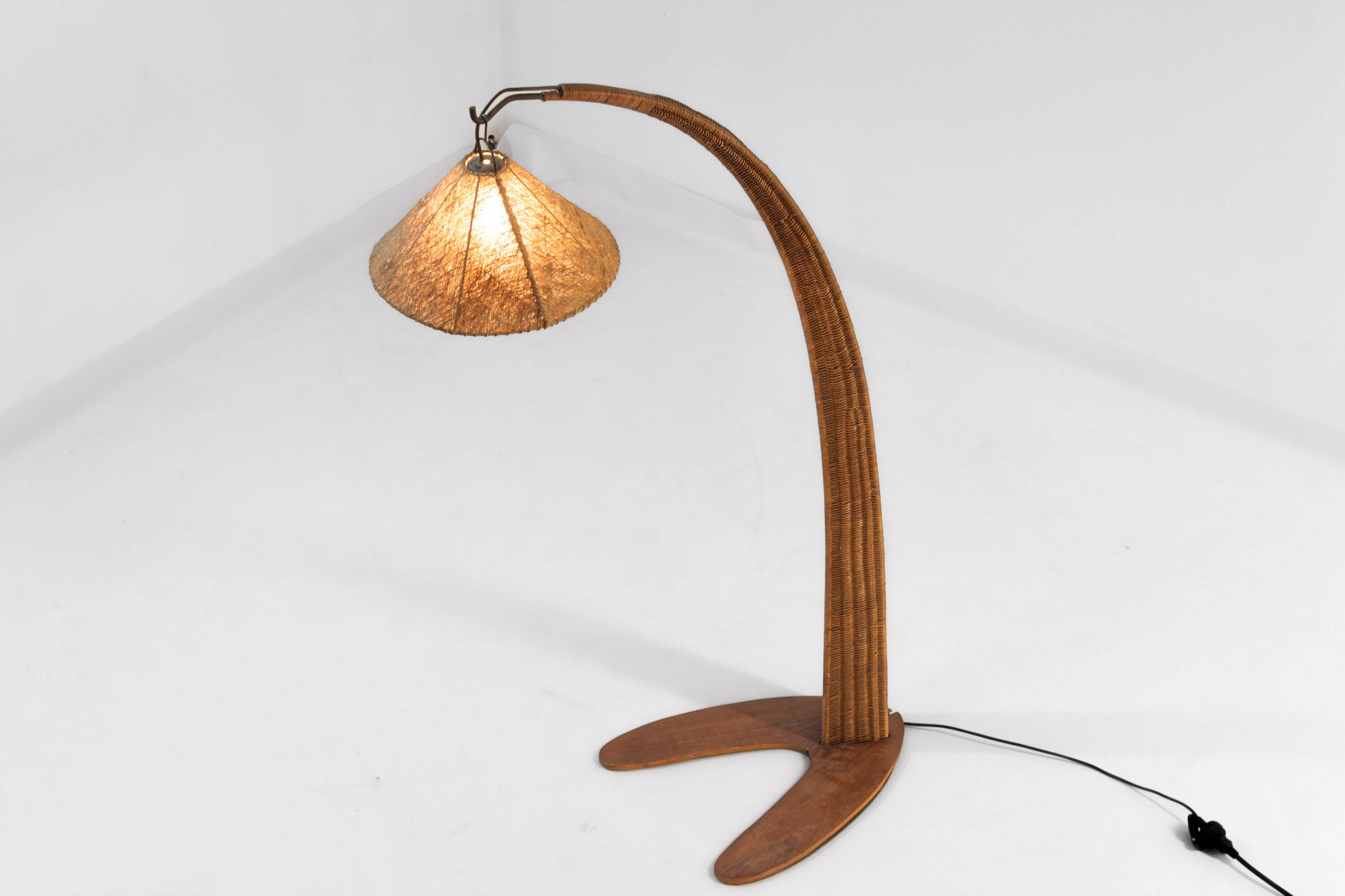 Italian wood arc floor lamp in rattan, 1970s