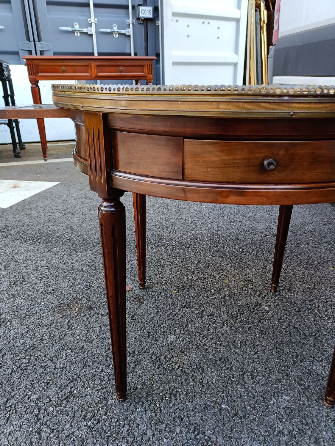 Table bouillotte style Louis XVI marble top