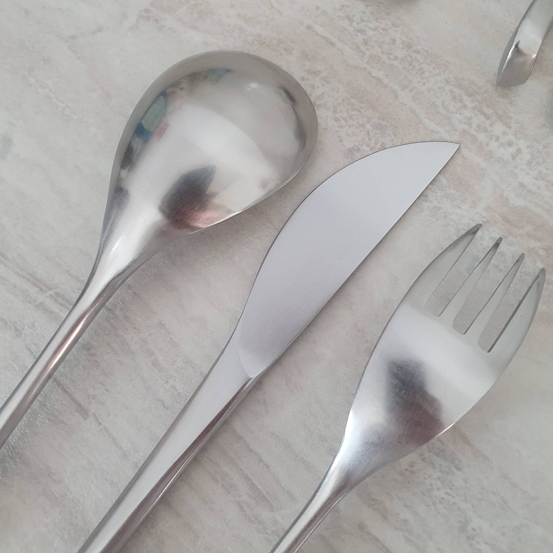 Service for 18 covers Guy Degrenne Cobra collection / Forks and spoons