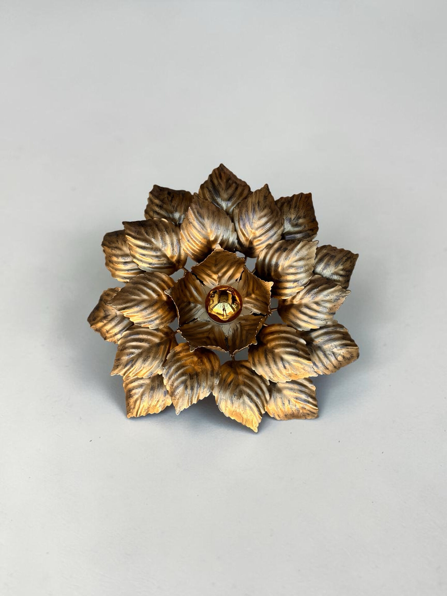 Large floral wall light Masca in gilded metal, Italy 1970