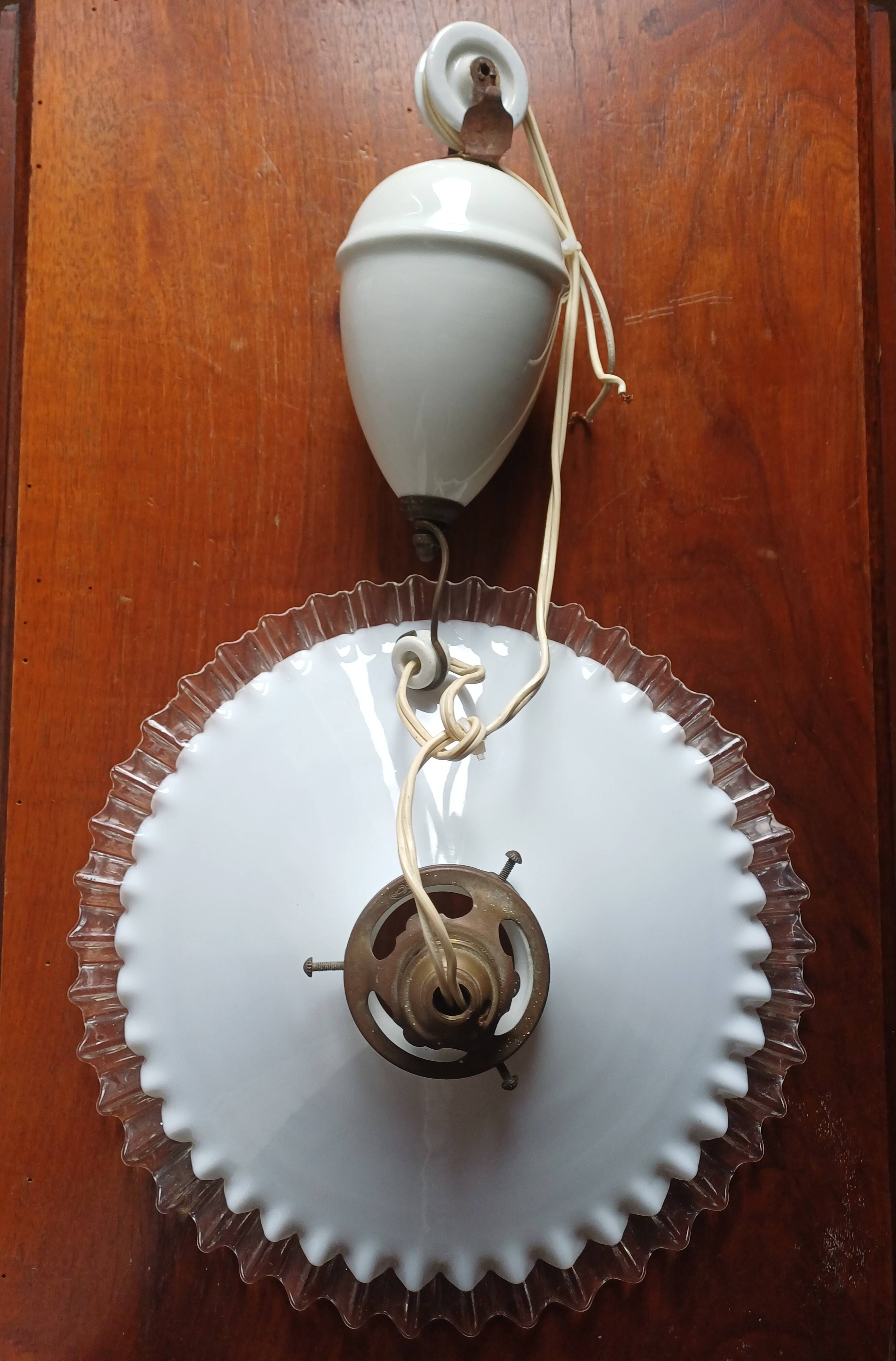 Vintage "rise and fall" lamp in opaline and porcelain