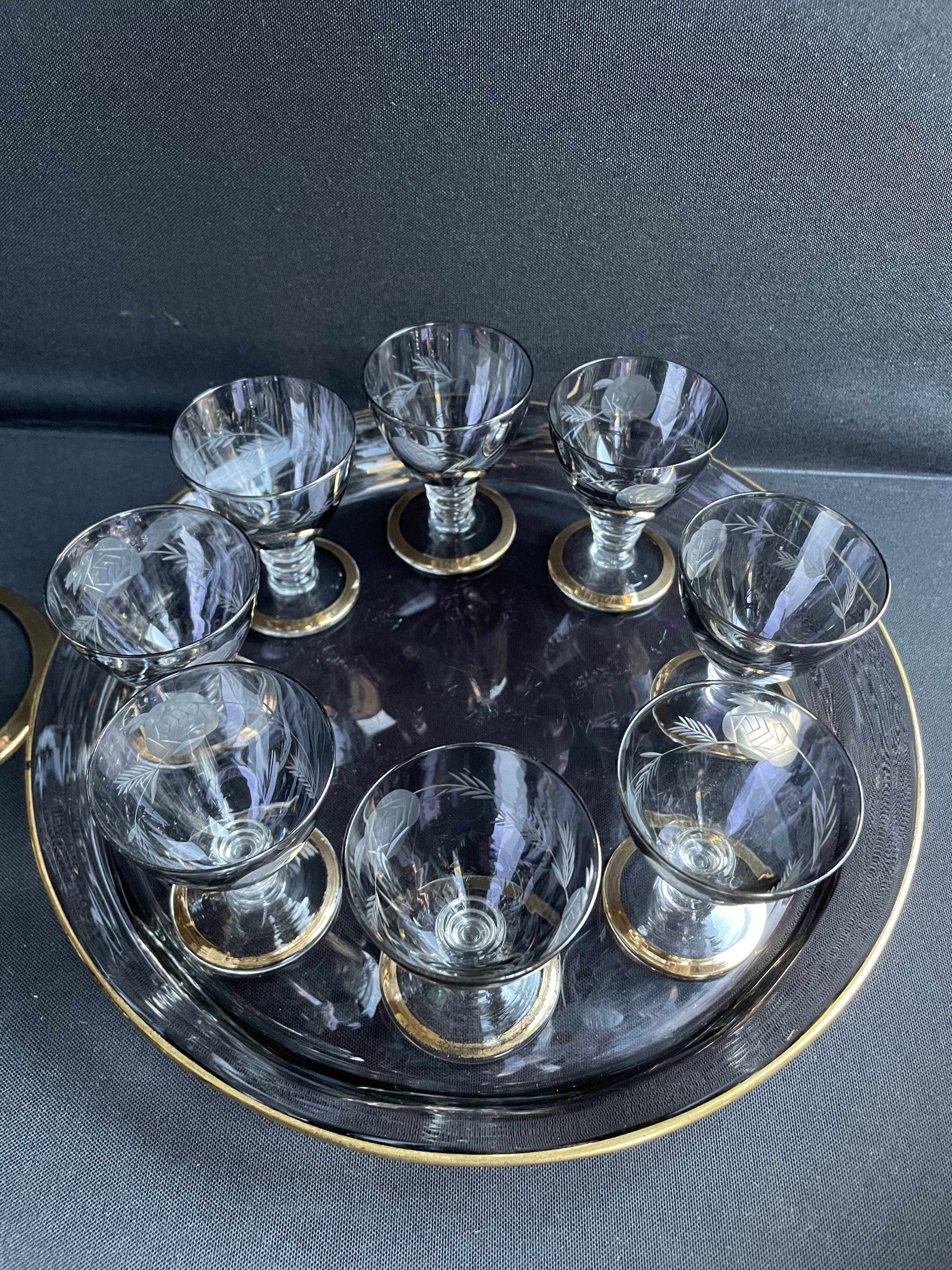 Complete shot service in silver-gray and engraved gold crystal