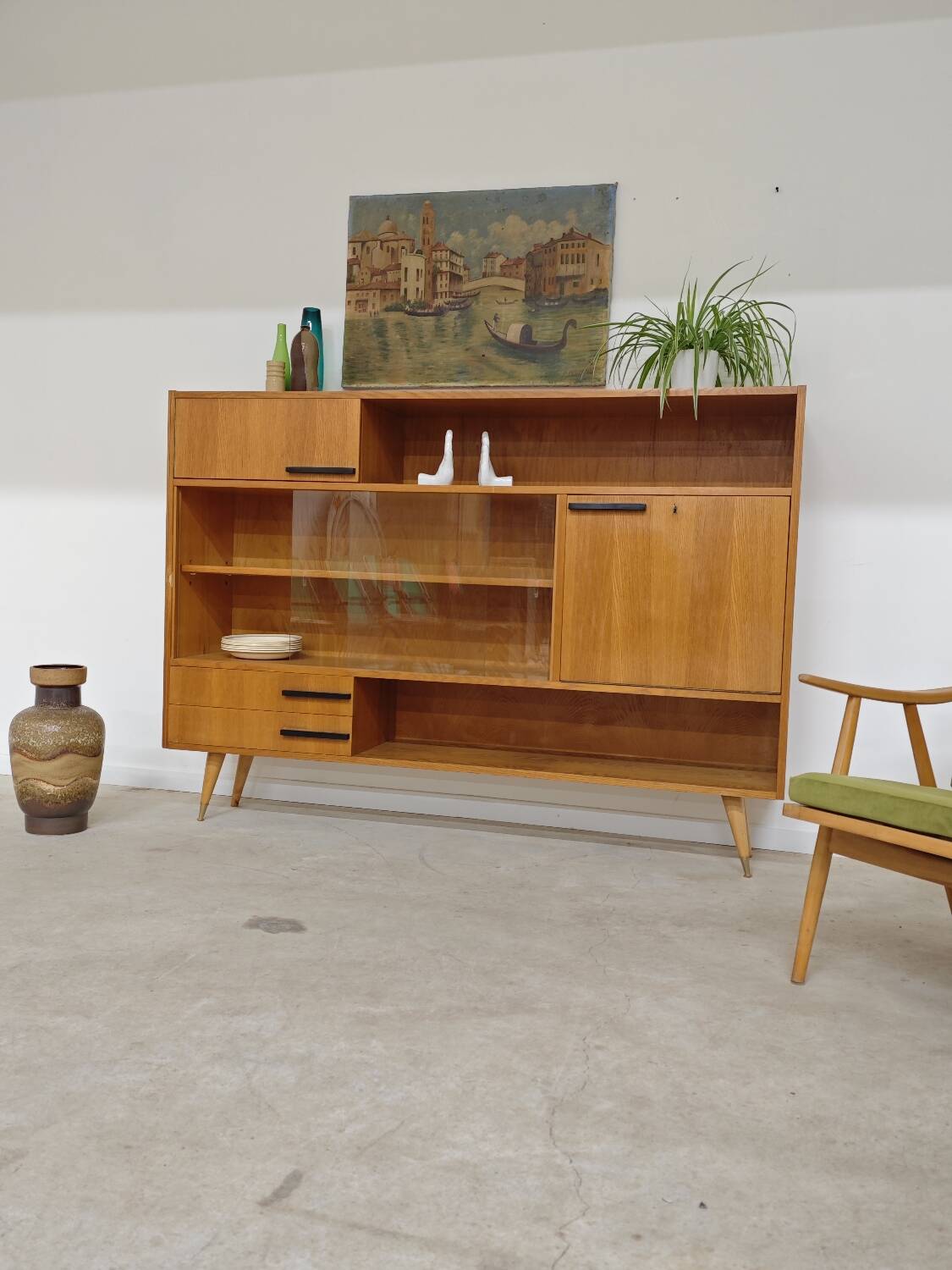 Buffet Vaisselier en bois blond Libena , ex Tchécoslovaquie 1970