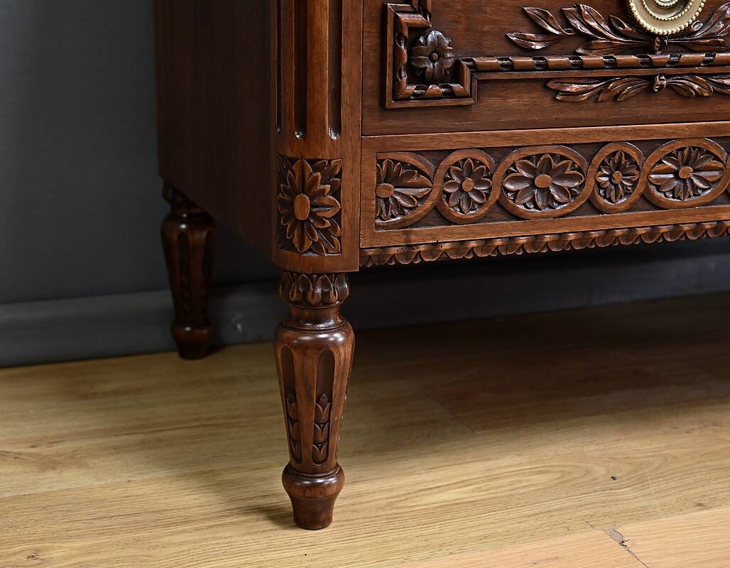 Walnut chest of drawers, Louis XVI style – Mid-20th century