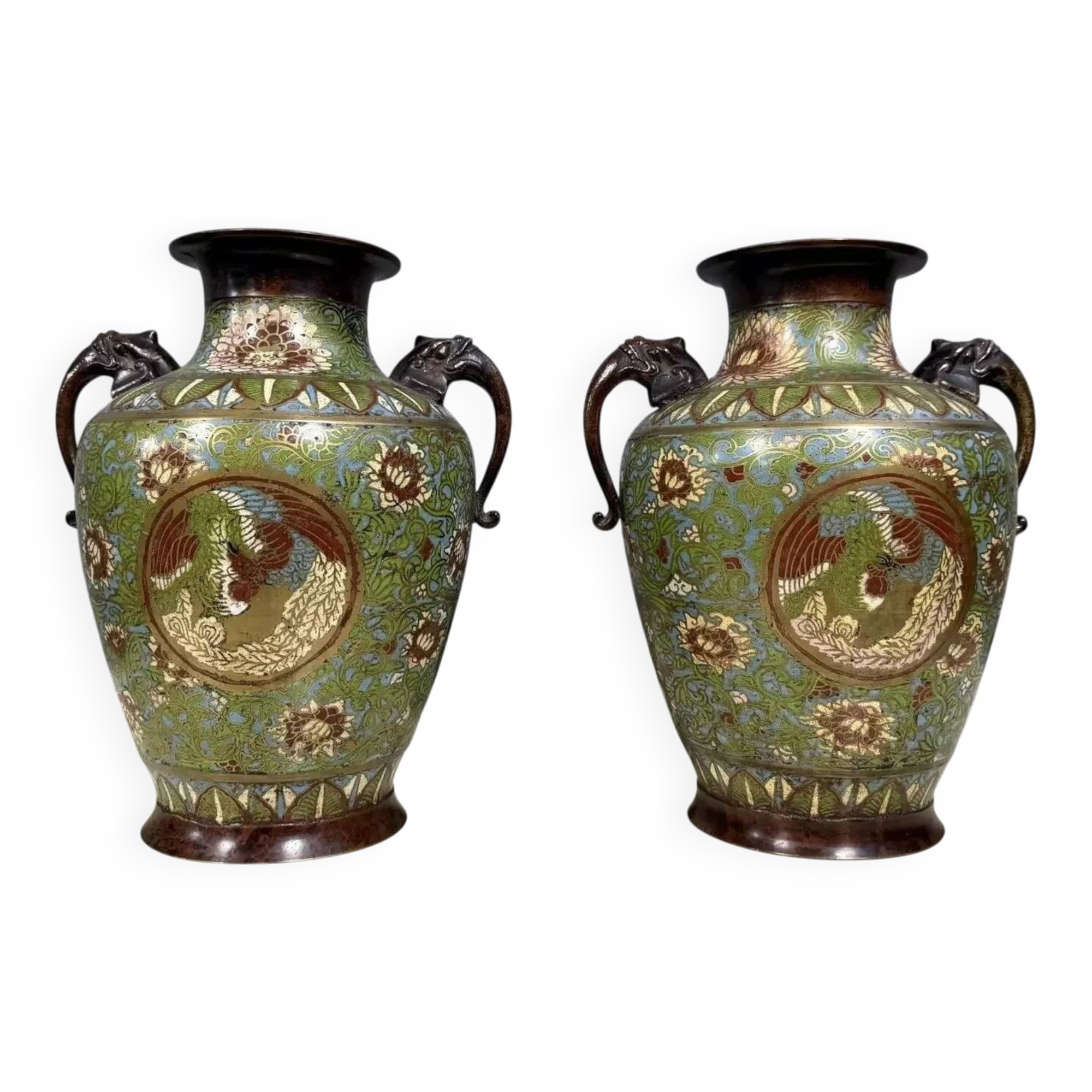 China 19th century: Very important pair of bronze vases decorated with Cloiso enamels