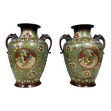 China 19th century: Very important pair of bronze vases decorated with Cloiso enamels