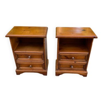 2 tables de chevet en pin massif style Louis XIV