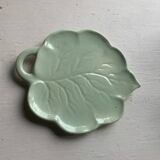 Pocket tray, barbotine in the shape of a vintage green leaf