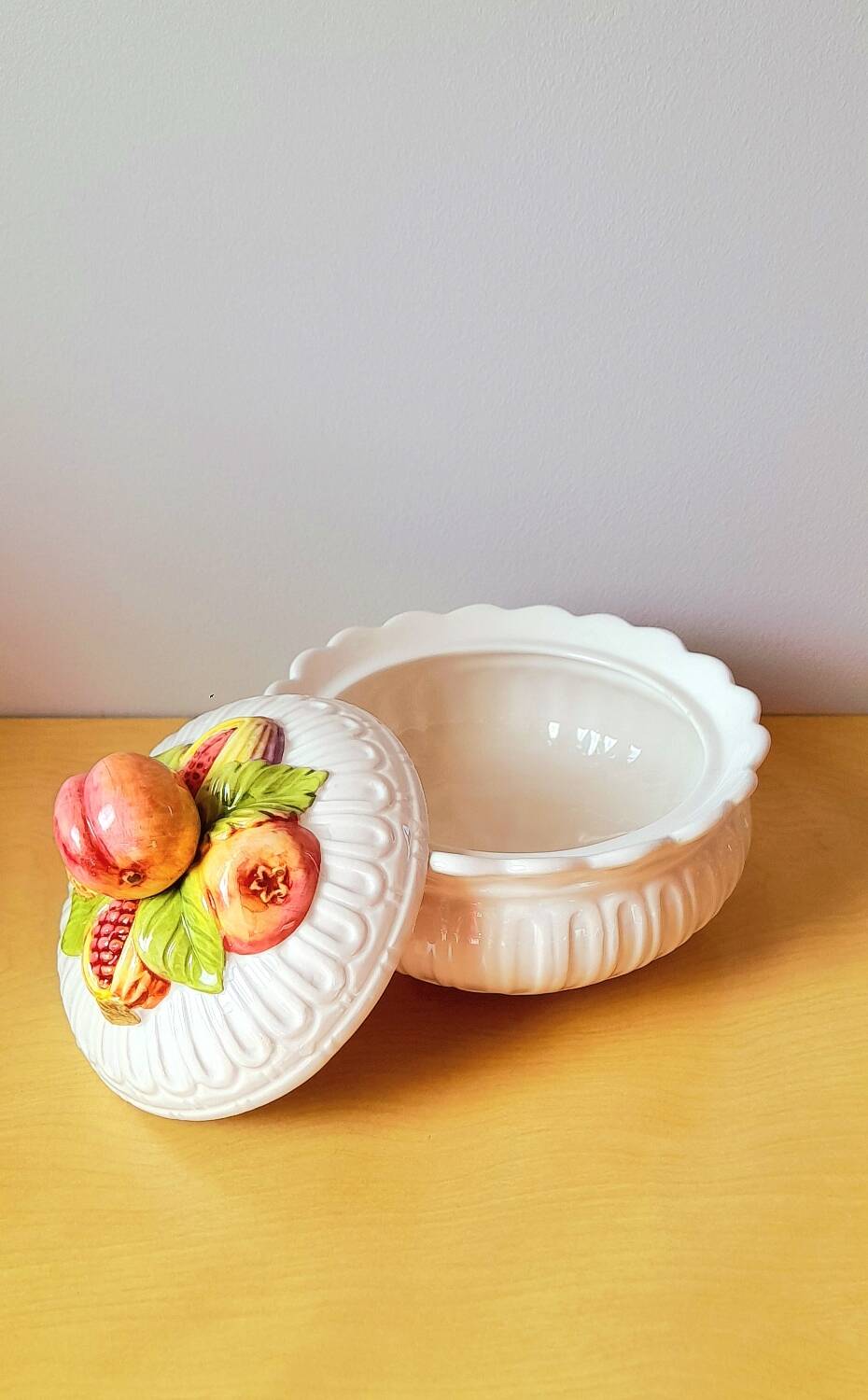Candy dish in barbotine, Nove Italy.