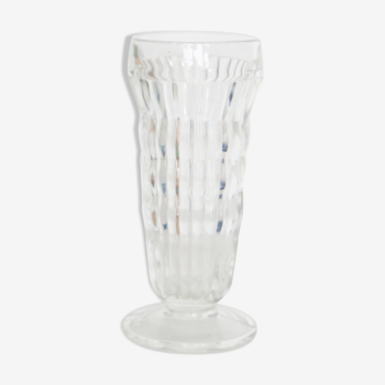 Vase en verre moulé blanc sur pied, vintage