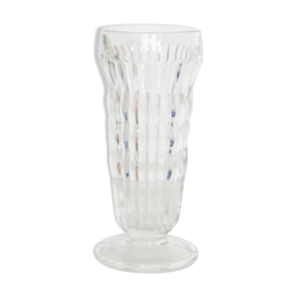 Vase en verre moulé blanc sur pied, vintage