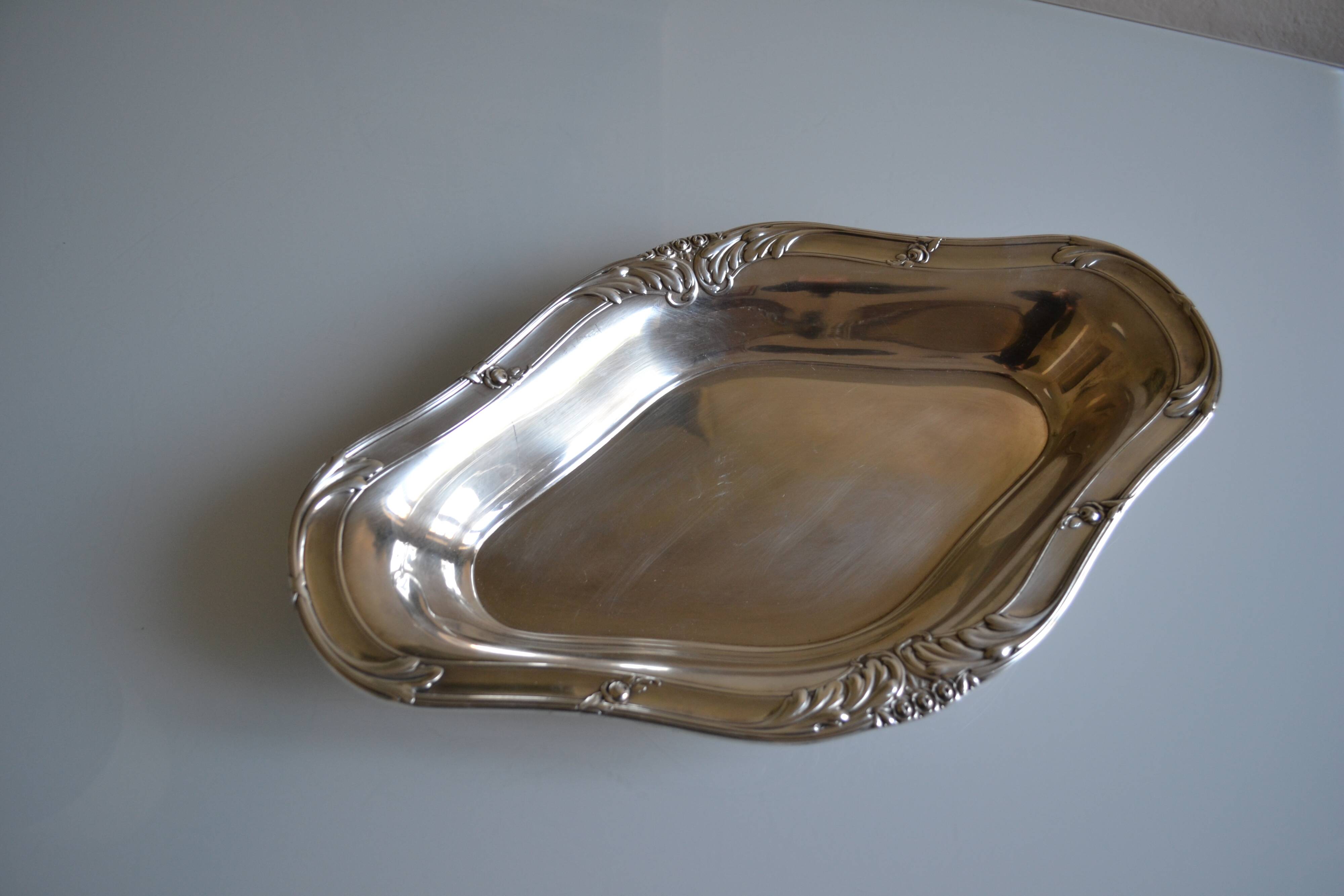 Flat basket cup in silver metal