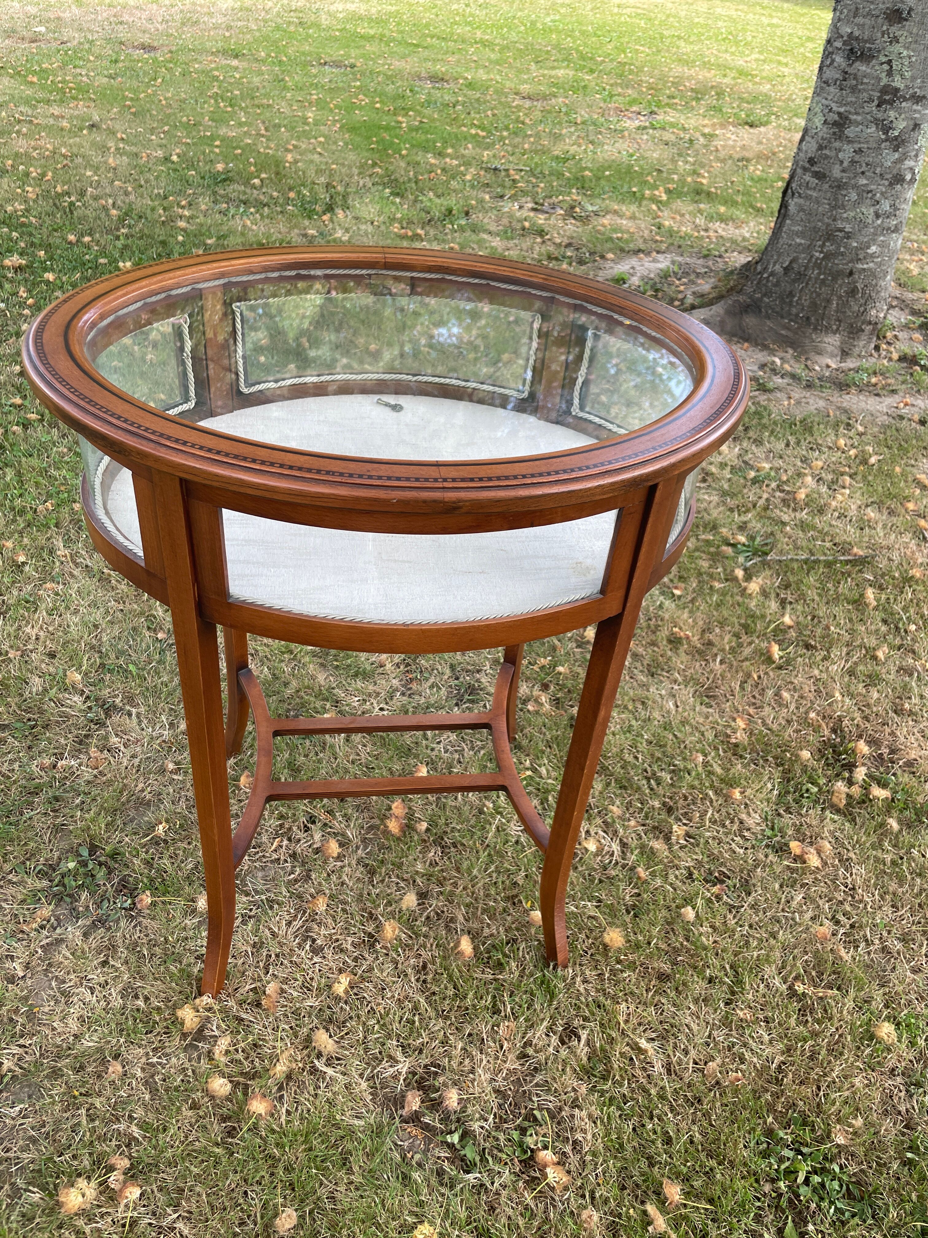 Vitrine sur pied vintage