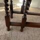 Ancienne table pliante anglaise en bois et pieds tournés 