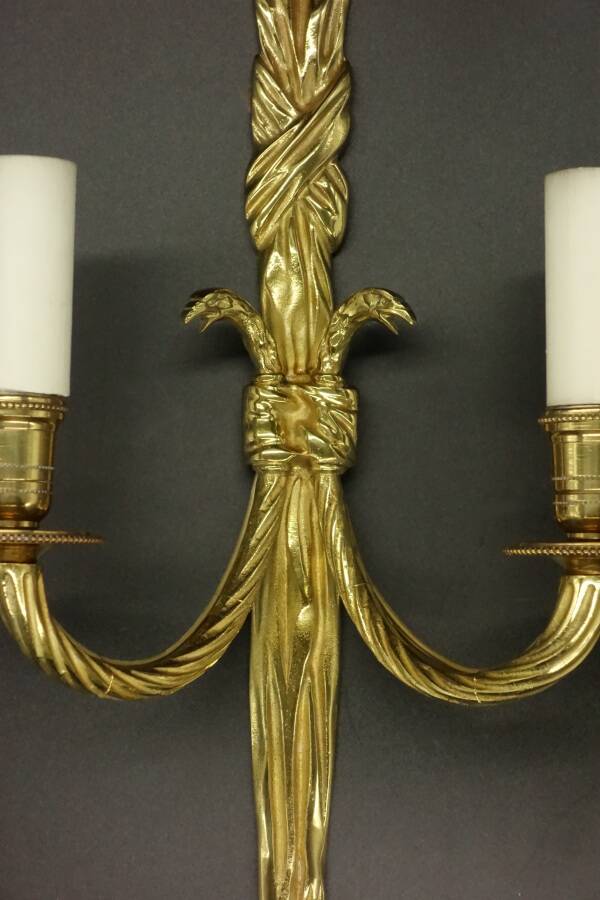 Large pair of wall lights, eagle heads, Louis XVI style from Hettier Vincent - gilded bronze