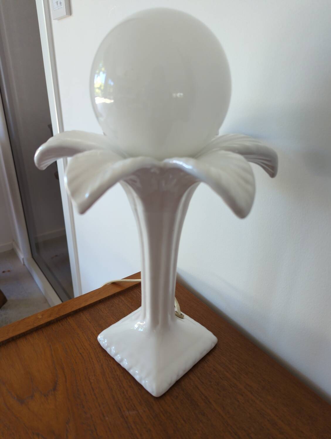 Vintage 80s white ceramic palm lamp