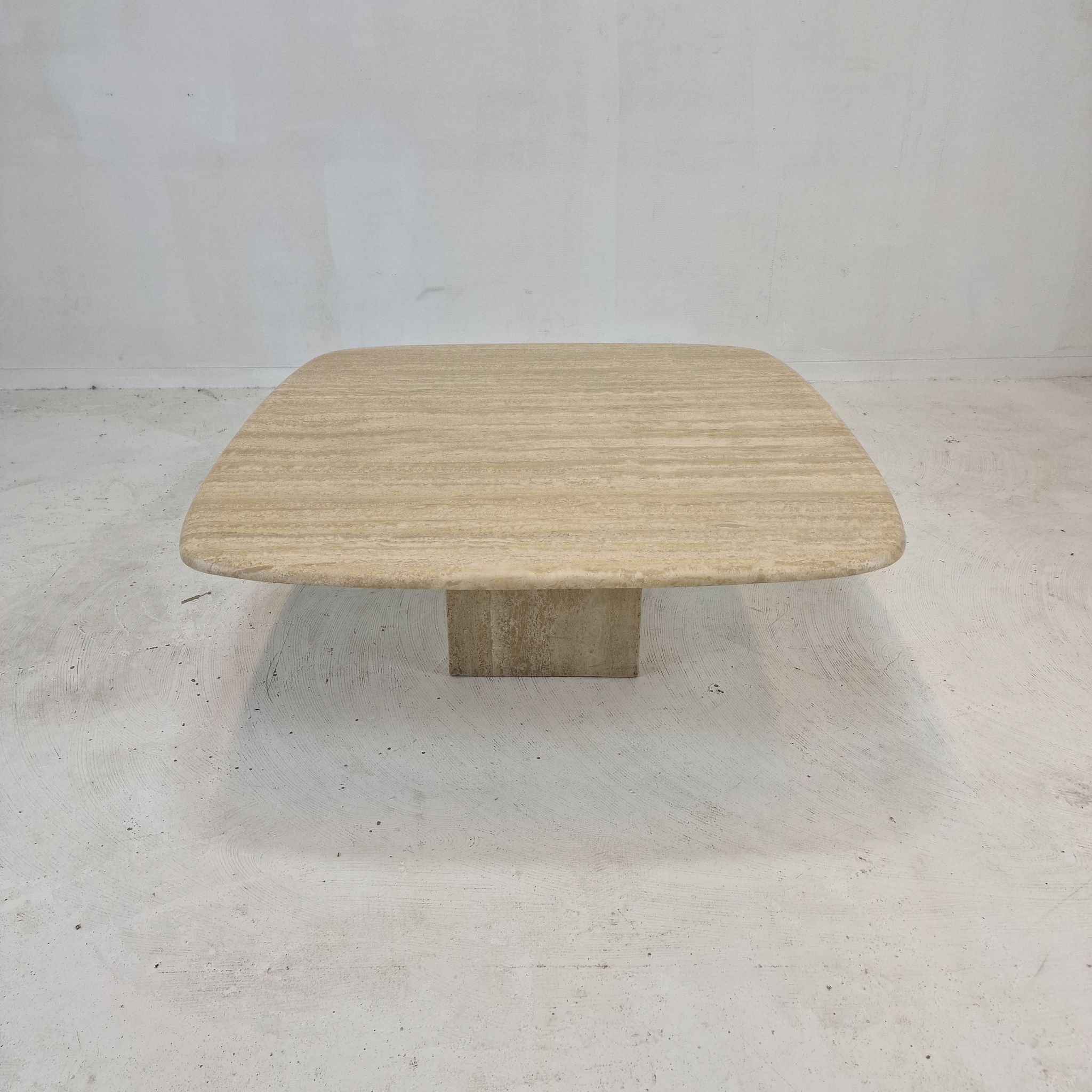 Italian coffee table in travertine 1980's