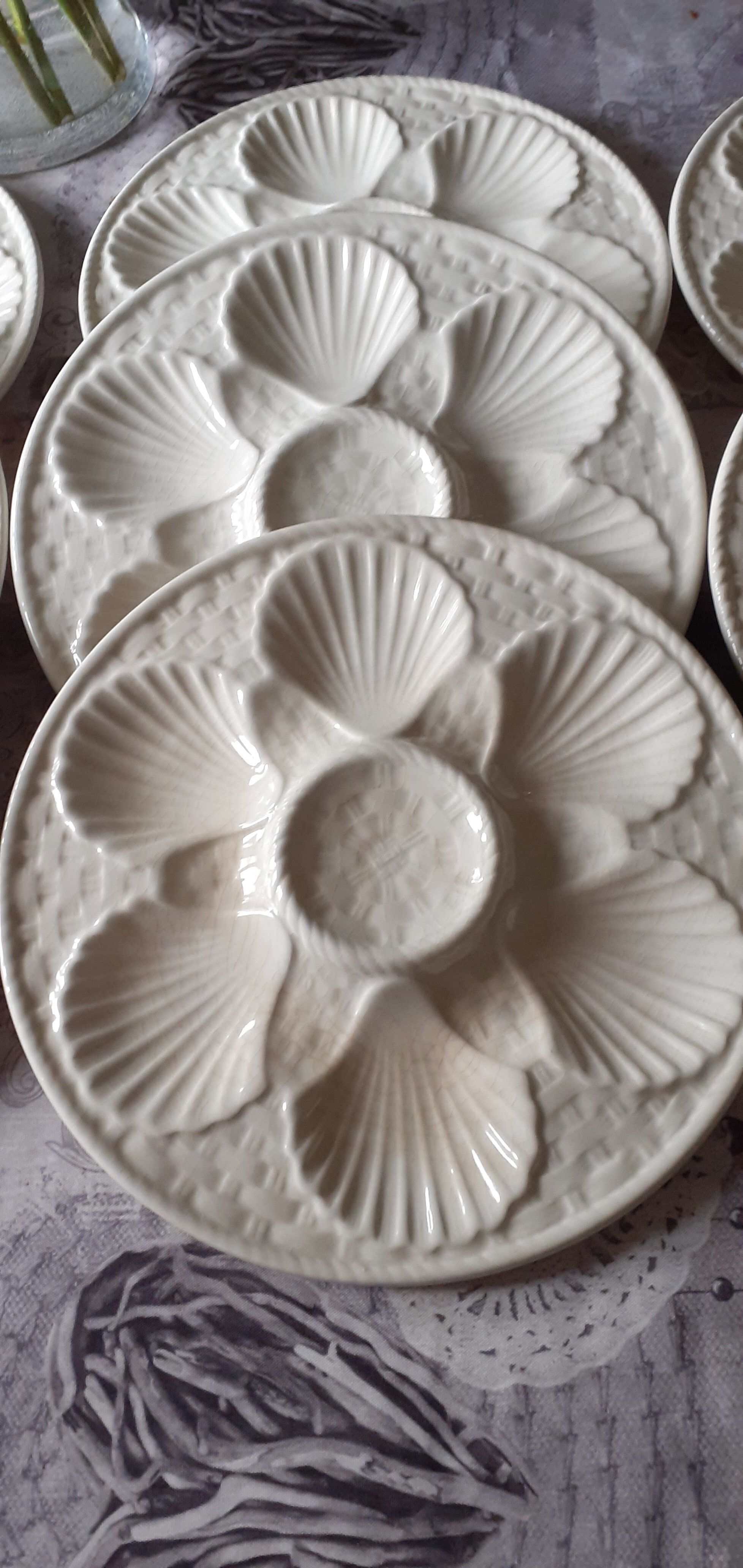 Oyster plates (9) brands chantilly france
