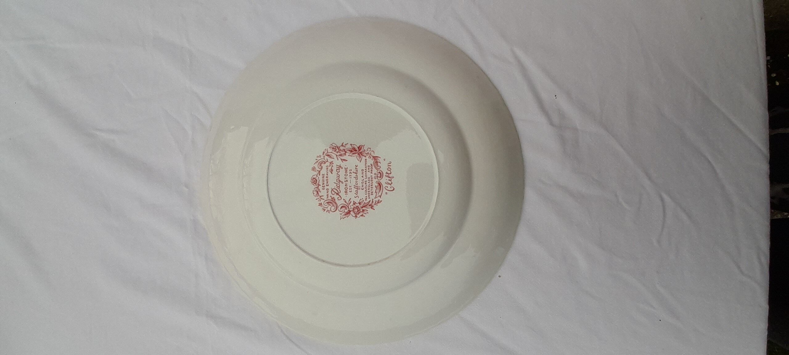 Flat earthenware plate Staffordshire Ridgway Ironstone model Clifton diam 25 cm