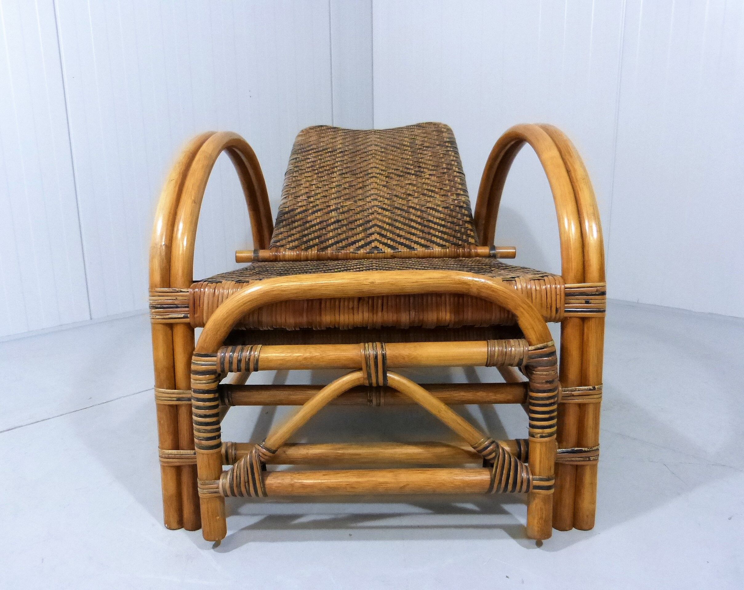 Chaise longue en rotin bicolore du milieu du siècle Années 1960