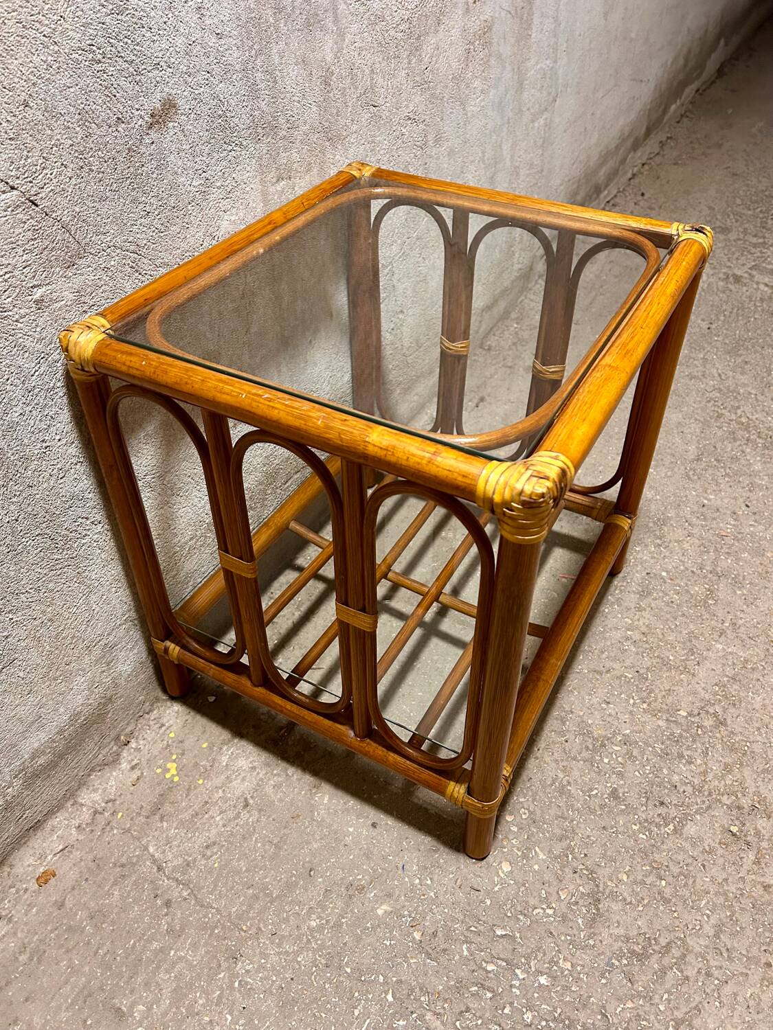 Table basse en rotin vintage