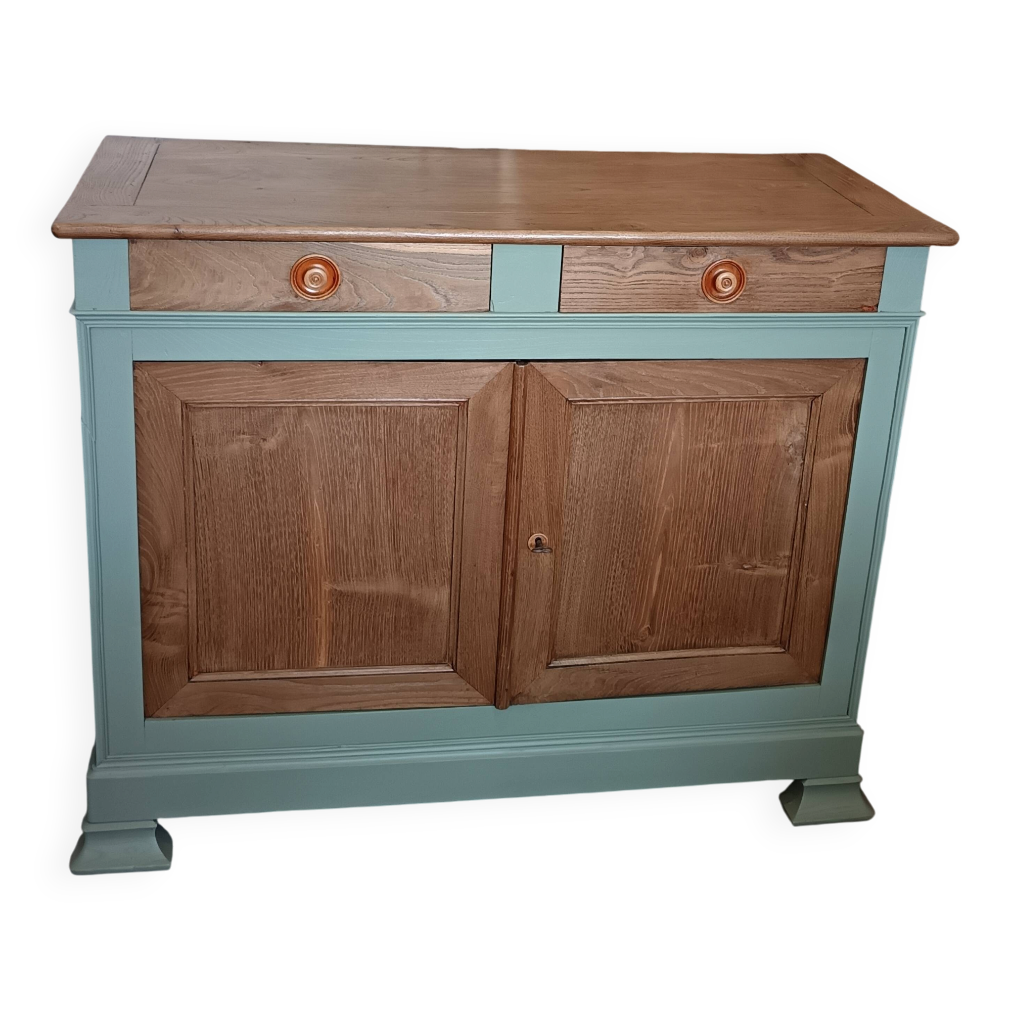 Buffet made of natural wood and bronze green.