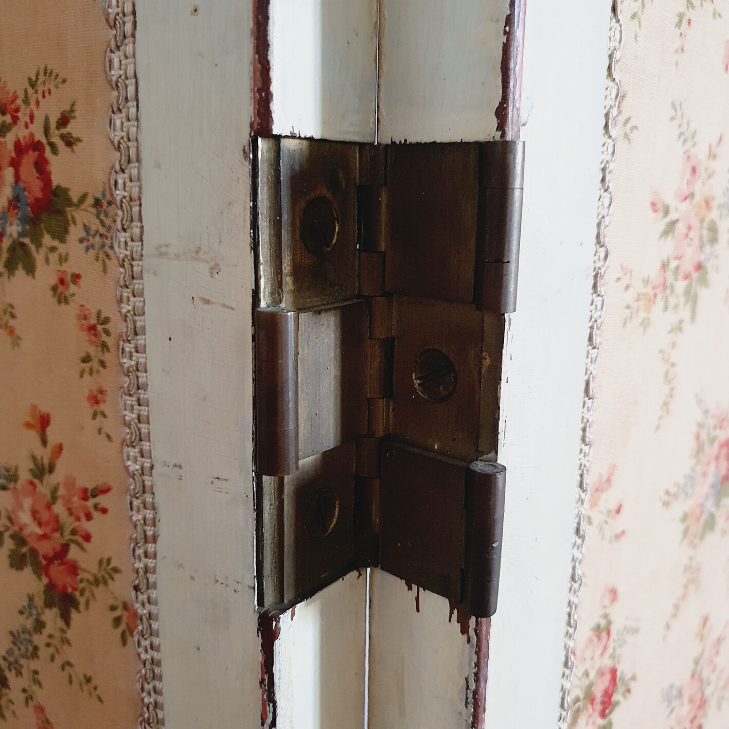 Wood and fabric screen