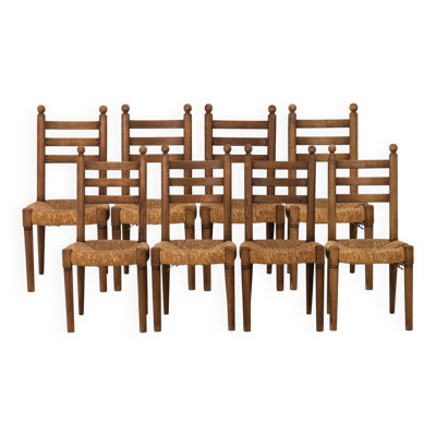 Ensemble de 8 chaises paillées en chêne. Années 1950.