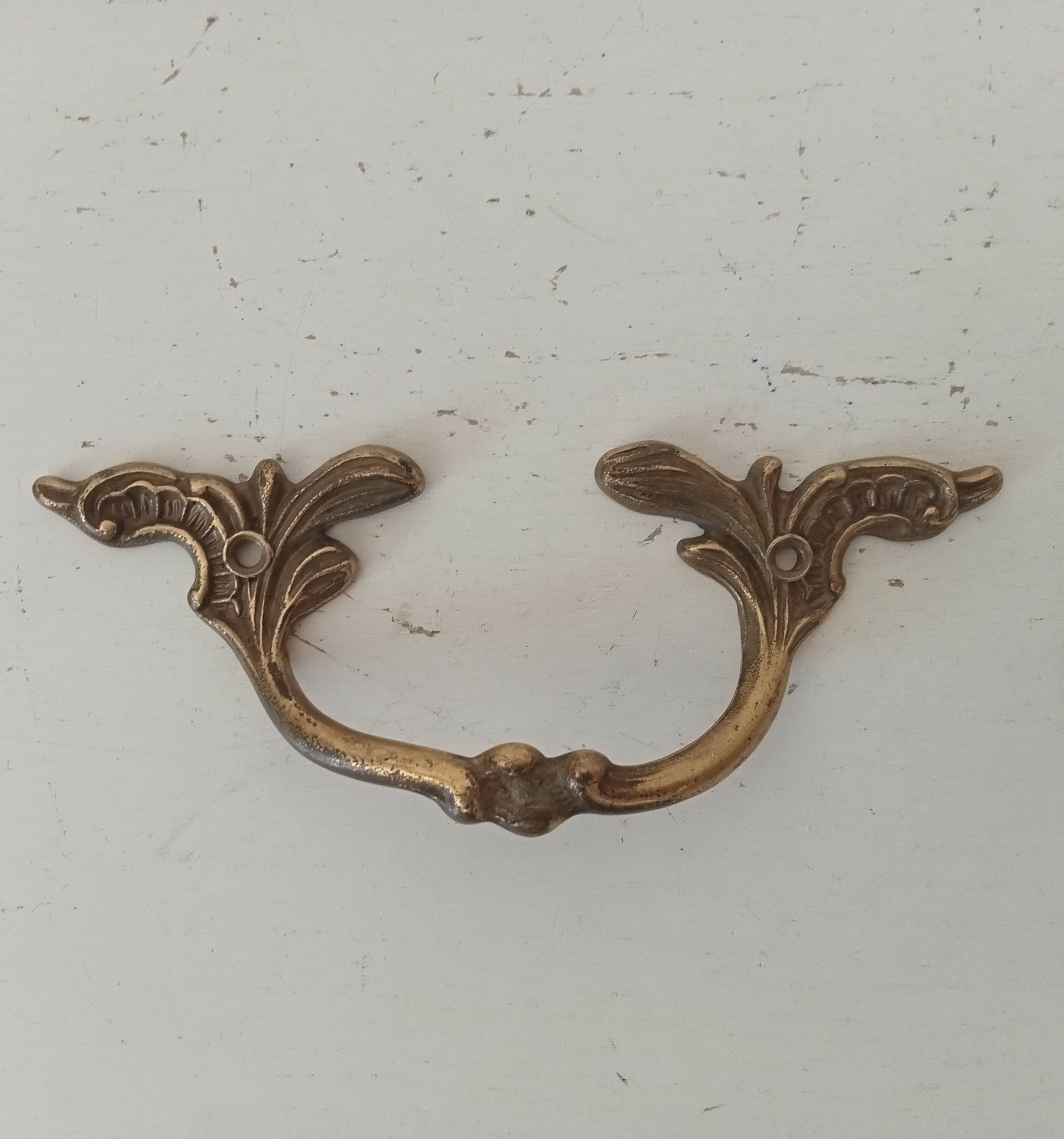 Poignée tiroir de meuble ancien en bronze doré