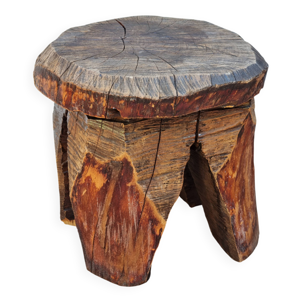 Tabouret brutaliste en bois massif