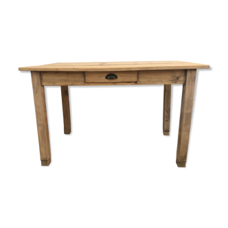 Farm table