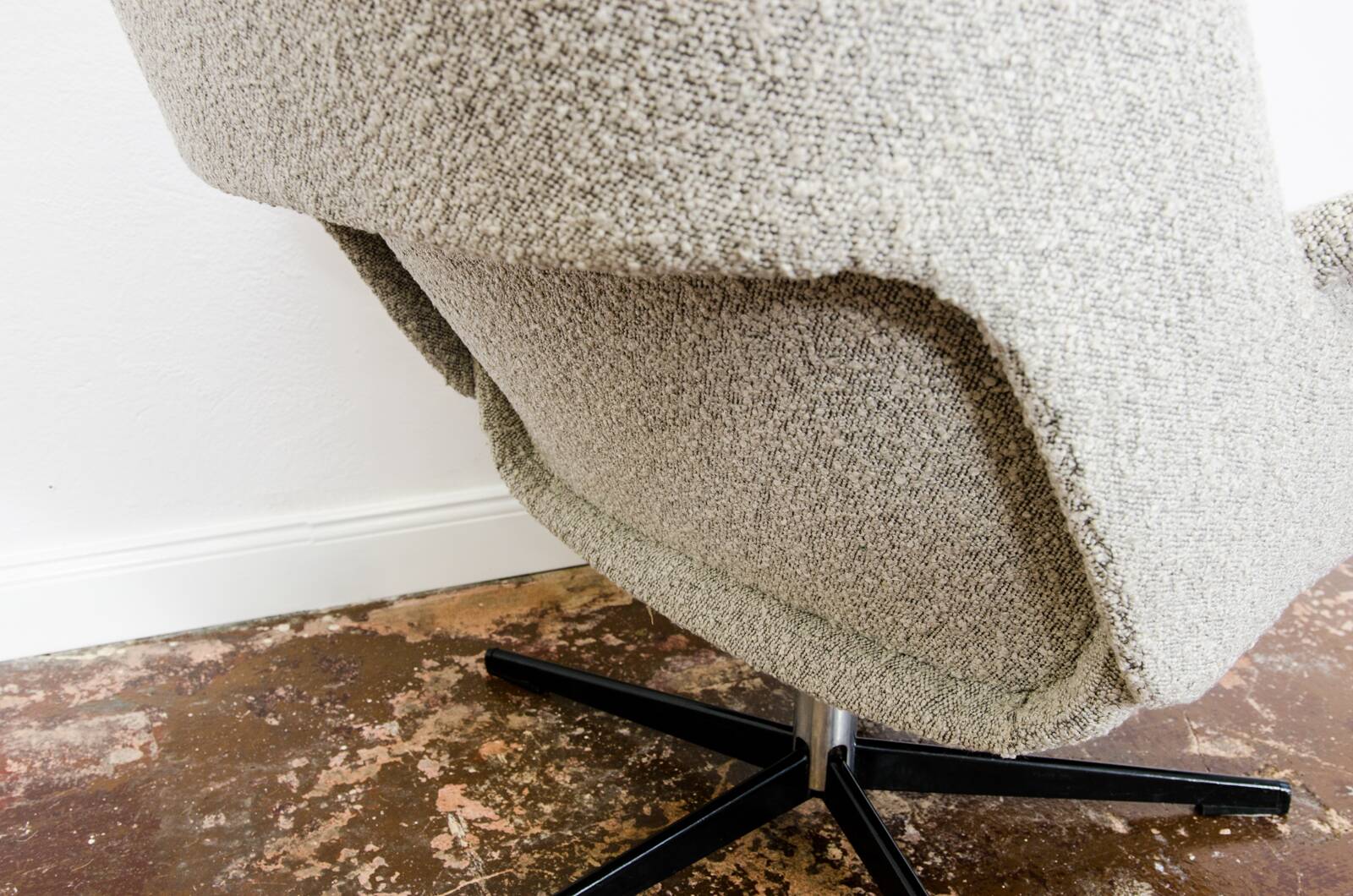 Customizable Large Plywood Swivel Lounge Chair, 1970s,